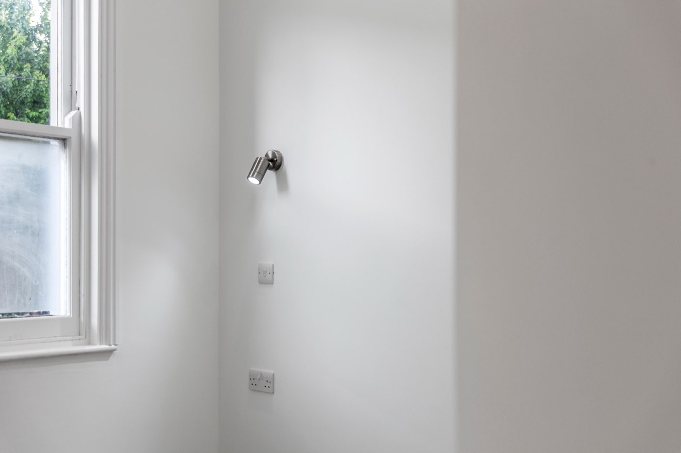 Modern Home Renovation in Spanby Road — photo 2